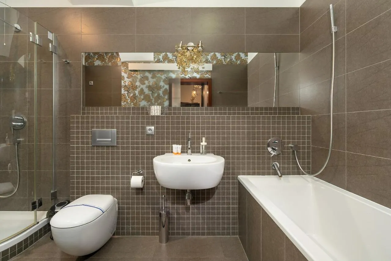 Sunny Apartments In The Heart Of Poznan Old Town By Noclegi Renters