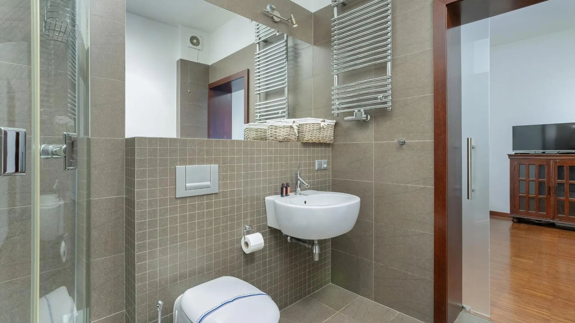 Sunny Apartments In The Heart Of Poznan Old Town By Noclegi Renters